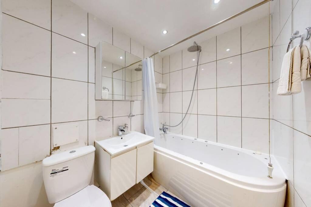 Super 2 Bed House With Privategarden Лондон Екстер'єр фото