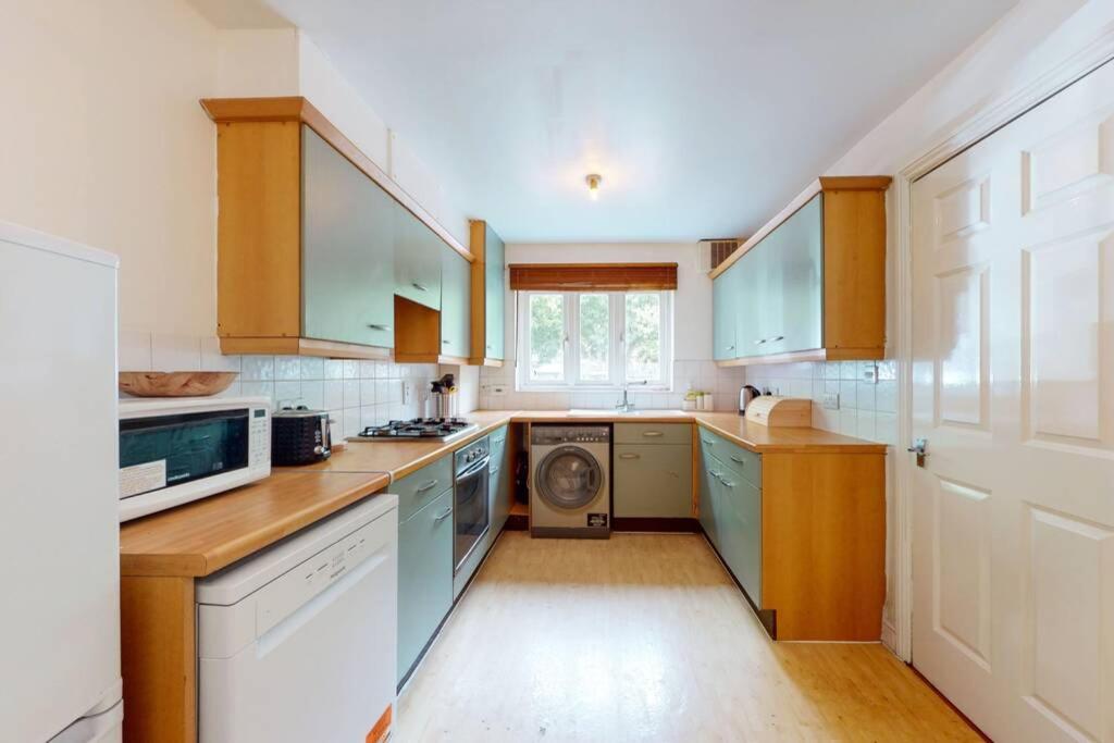 Super 2 Bed House With Privategarden Лондон Екстер'єр фото