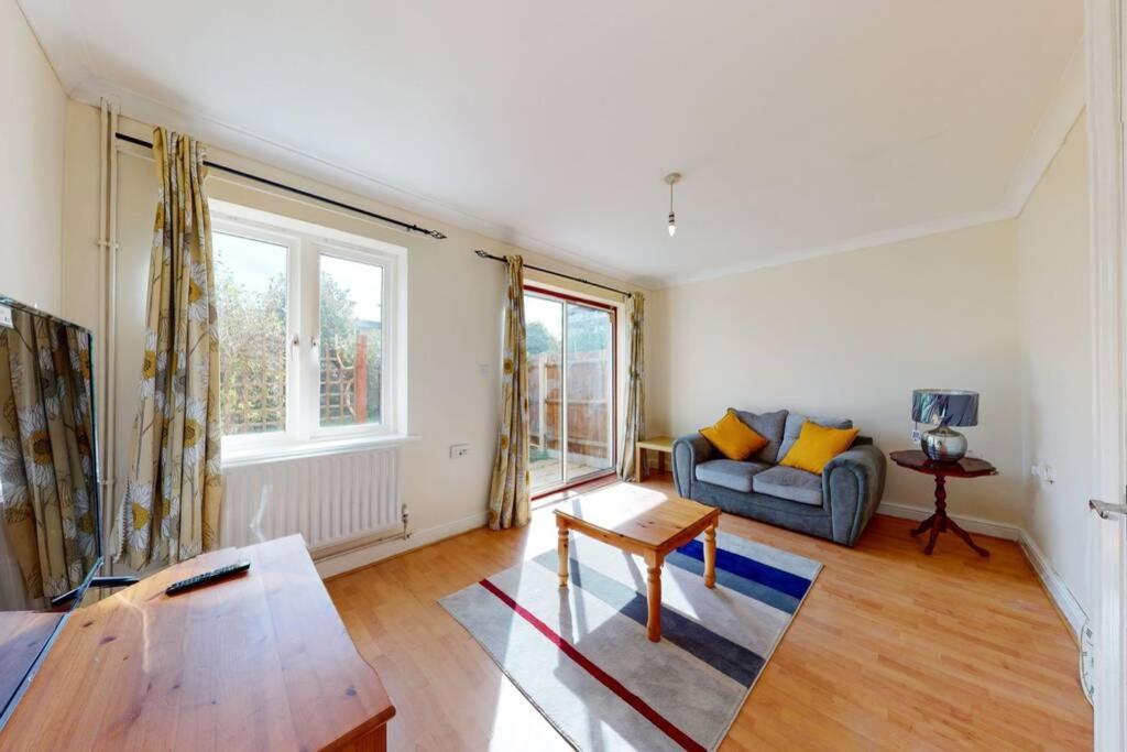 Super 2 Bed House With Privategarden Лондон Екстер'єр фото