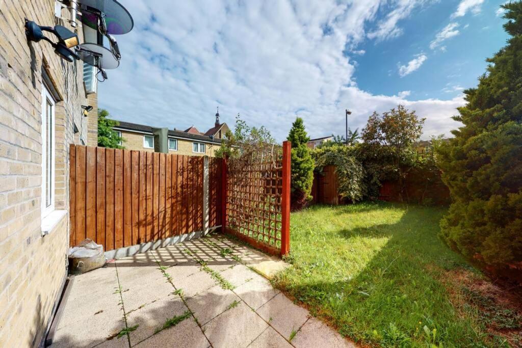 Super 2 Bed House With Privategarden Лондон Екстер'єр фото